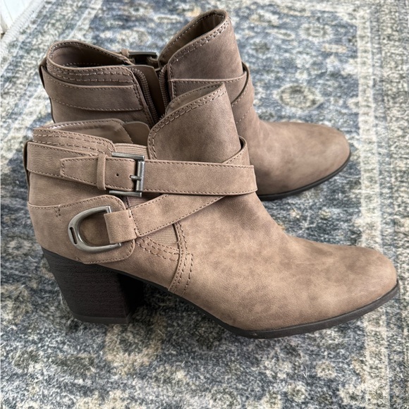 Indigo Rd. Tan Ankle Booties - Picture 1 of 9